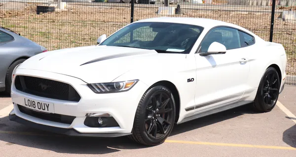 Mustang Ford: Performance and Handling